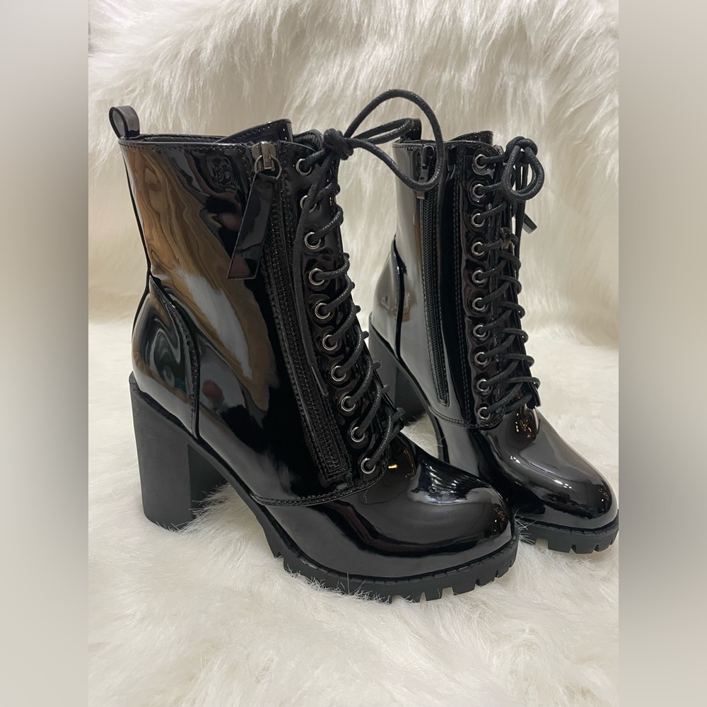 New size 7.5 womens booties